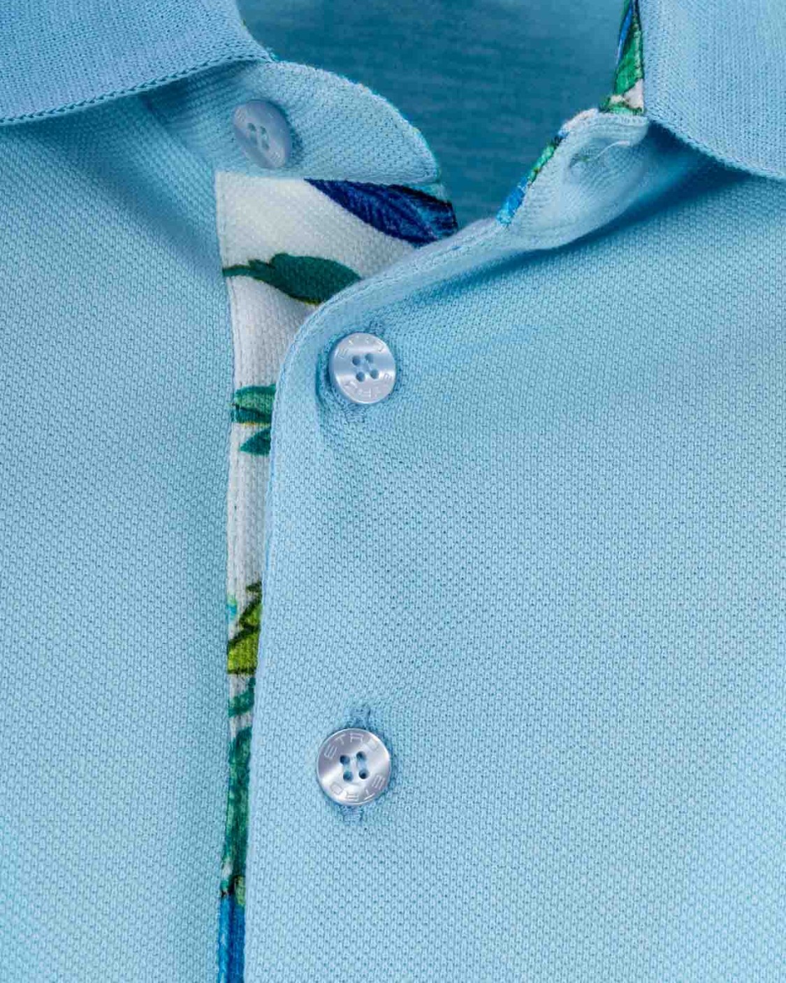 shop ETRO Saldi Polo: Etro polo con logo.
Polo realizzata in piquet di cotone, impreziosita con Pegaso e logo ETRO ricamati ton-sur-ton sul petto.
L'interno del colletto e della chiusura sono rifiniti con stampa Paisley.
100% cotone.
Vestibilità regular.
Fabbricato in Italia.. MRMD0005 AC174-B0196 number 2990247